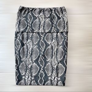 DONNA KARAN BLACK LABEL  - Pull on Pencil Skirt